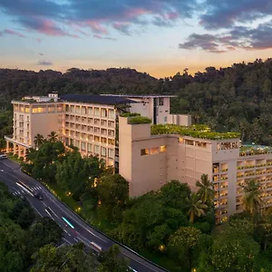 Hotel The Golden Crown *****